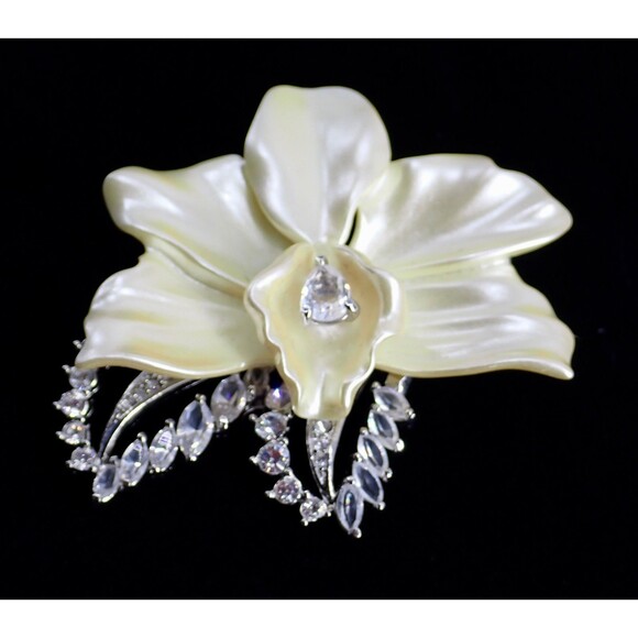 Nolan Miller Signed Ivory Orchid Floral Clear Crystal Rhinestones Brooch Vintage - Picture 6 of 16